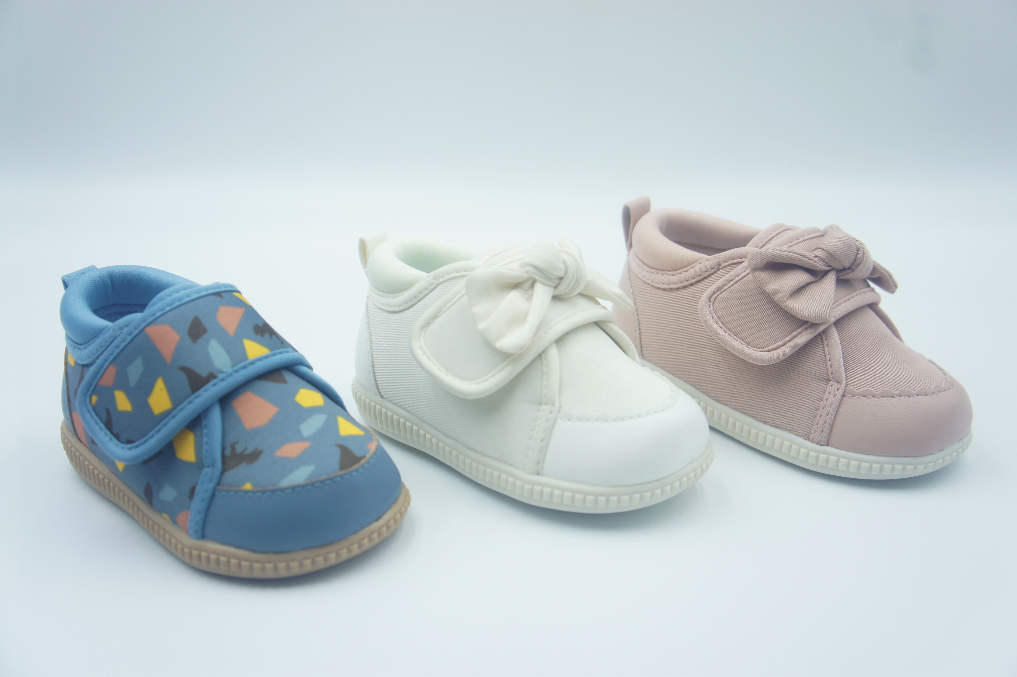Sandal cementing shoe sample